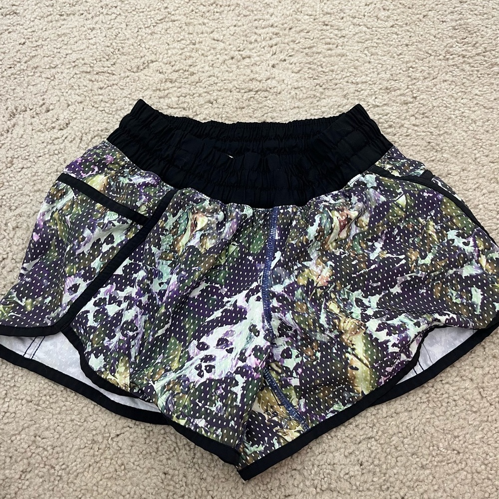 Lulu tracker shorts size 4